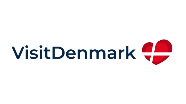 Logo Deense Toeristenorganisatie - Visit Denmark - op transparante achtergrond - 600 * 337 pixels